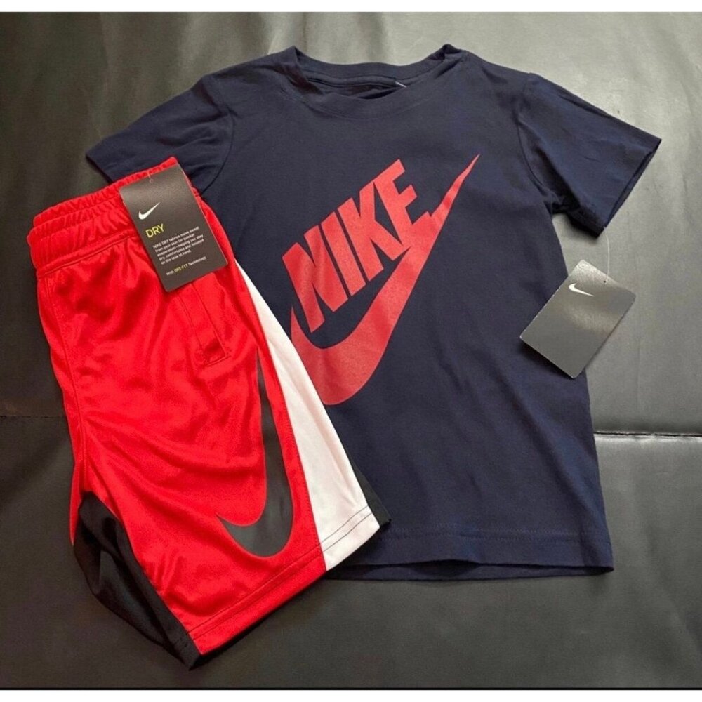 NWT Nike Athletic Set Boys Size 6